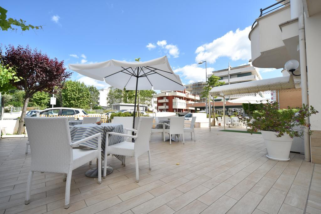 Hotel Marina Riccione Esterno foto